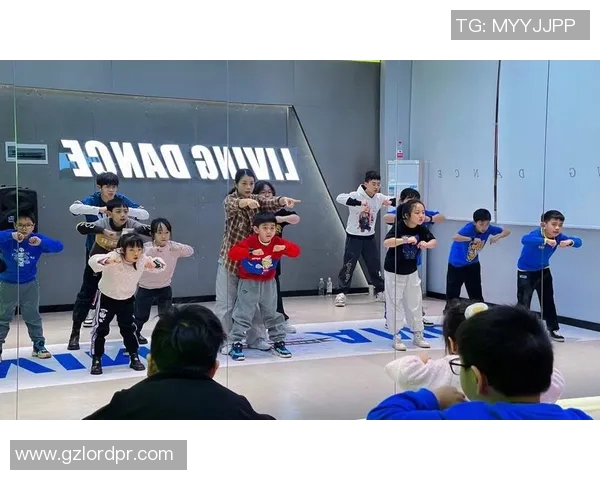 重庆街舞队的防反体系探秘：街舞战术与团队协作的完美结合