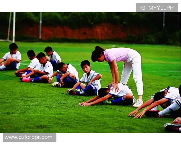 童年照中的足球梦揭秘那些年我们追逐的足球明星们 童年照中的足球梦揭秘那些年我们追逐的足球明星们