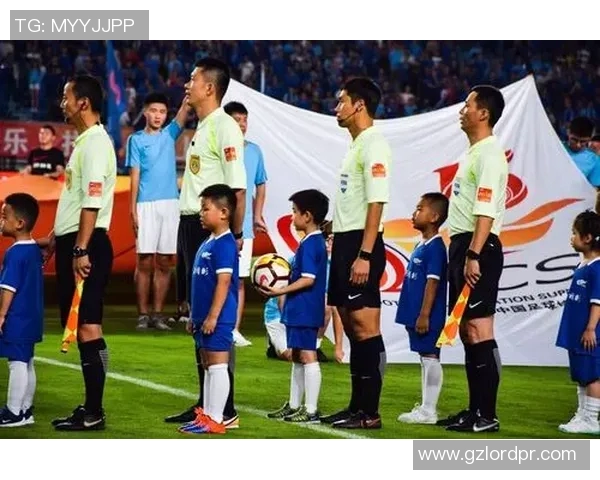 足球明星齐聚一堂共同演绎精彩广告传递热爱与激情的足球精神